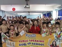 Coach Priska Sahanaya dan AGATIS Gelar Pelatihan Public Speaking di SD Santo Yakobus