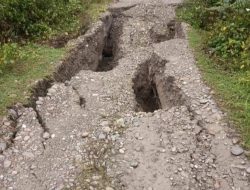 Warga Buluh Sema Keluhkan Adanya Jalan Ambruk Yang Tak Kunjung Diperbaiki