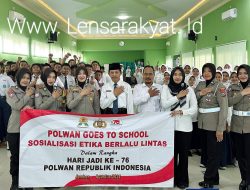 Cegah Tangkal Hoax dan Bullying Polwan Polres Jember Beri Edukasi Pelajar di Sekolah