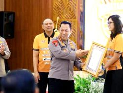 Penghargaan Kapolri untuk Jakarta Bhayangkara Presisi dan Popsivo Polwan atas prestasi di Proliga 2024