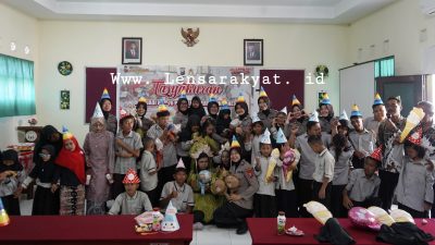 Peduli Kaum Difabel Polres Probolinggo Tasyakuran Hari Jadi Polwan ke – 76 di SLB Kraksaan