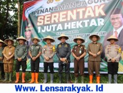 Polres Bondowoso Laksanakan Penanaman Jagung Serentak di Lahan 1 Juta Hektar
