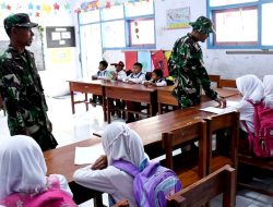 Satgas TMMD 123 Bondowoso Bantu Proses Belajar Mengajar di Sekolah Dasar