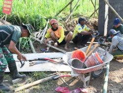 Tingkatkan Infrastruktur Desa, Satgas TMMD ke 123 Kodim Bondowoso Bangun Gapura