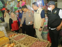 Satgas Pangan Polda Jatim Sidak Pasar Wonokromo, Temukan Kecurangan Isi Minyak Goreng