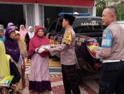 Indahnya Berbagi di Bulan Ramadhan, Kapolsek Tegalampel dan Jajarannya Bagikan Sembako
