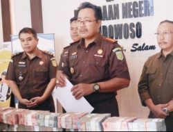 Kejari Terima Pengembalian Kerugian Negara Sebesar Rp. 1, 5 Milyar Dari Mantan Wabup Bondowoso