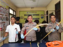 Polres Tanjung Perak Amankan Empat Remaja Beserta Senjata Tajam Yang Digunakan Untuk Tawuran