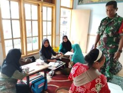 Babinsa Koramil 0822/01 Bondowoso Dampingi Posyandu, Pastikan Kesehatan Balita dan Lansia