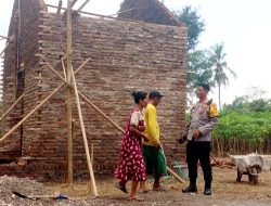 Kapolsek Tegalampel Bantu Warga Tidak Mampu Bangun Rumah Layak Huni di Desa Tanggulangin