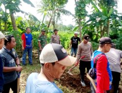 Polsek Tegalampel Bersama Forkopimcam Gotong-royong Membangun Rumah Layak Huni Warga Kurang Mampu