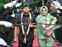 Tradisi Pedang Pora Sambut Kolonel Inf Kohir Sebagai Danrem 083/Baladhika