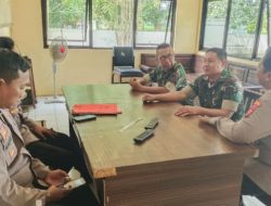 Wujudkan Wilayah Aman, Babinsa 03 Taman Krocok Lakukan Kunjungan Produktif ke Polsek