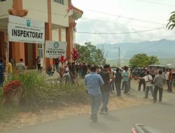 Puluhan Masa Gabungan LSM Kerinci-SungaiPenuh Gruduk Kantor Inspektorat