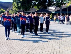 Tanamkan Kedisiplinan, Babinsa Koramil 0822/01 Bondowoso Melatih PBB di MTS dan MA Al- Irsyad