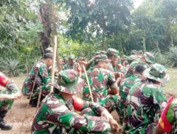 Dukung Ketahanan Pangan, Babinsa Koramil 01 Bondowoso Dampingi Budi Daya Ikan Lele di Desa Taman