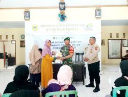 Pastikan Tepat Sasaran, Danramil 0822/01 Bondowoso Bersama Anggota Kawal Penyaluran Bantuan Pangan