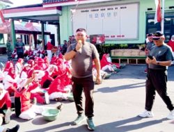 Meriahkan HUT RI ke 80, Danramil 0822/01 Bondowoso Bersama Persit Adakan Lomba di Makodim