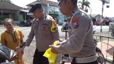 Gerakan Pangan Murah, Polsek Maesan Polres Bondowoso Jual Beras Murah Untuk Masyarakat