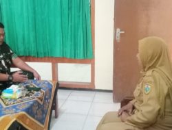 Tegaskan Komitmen TNI, Danramil 0822/01 Bondowoso Komsos Bersama Lurah Dabasah