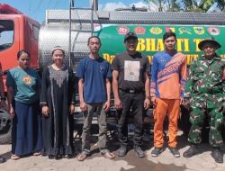 Anggota Koramil 01 Bondowoso Jajaran Kodim 0822 Bondowoso Mengawal Setetes Kebaikan untuk Warga Desa Purnama