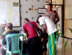 Jum’at Berkah, Kapolsek Tegalampel Bersama Anggota Berbagi Kebahagiaan Dengan Memberi Makan Abang Becak