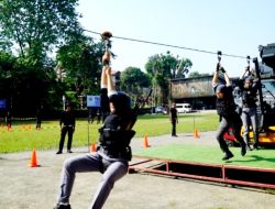 HUT Brimob ke 80 Polwan Polda Jatim Tampilkan Srikandi Challenge Penuh Adrenalin