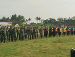 Sambut HUT ke-62 Korem 083/Bdj, Babinsa Kotakulon Gelar Karya Bakti Pembersihan Sungai Antisipasi Banjir
