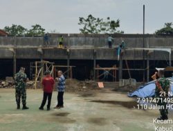 Danramil Bondowoso Bersama Anggota Pantau Revitalisasi Gedung SMKN 1, Progres Capai 54 Persen