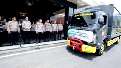 Polda Jatim Berangkatkan Bantuan Kemanusiaan untuk Warga Terdampak Erupsi Gunung Semeru
