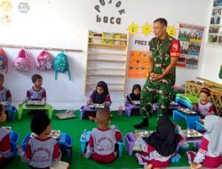 Didampingi Babinsa, Puluhan Anak PAUD-TK di Curahdami Terima Bantuan Gizi dari SPPG Curahpoh Curahdami 03