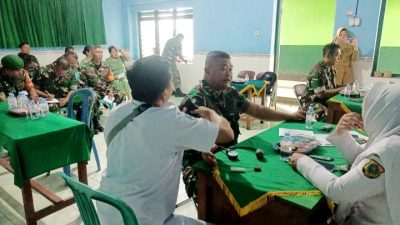 Danramil 0822/01 Bondowoso dan Anggota Ikuti Rikkes Bersama Puskesmas Nangkaan di Aula Koramil