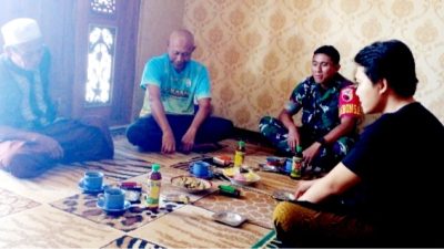 Danramil 03 Tegalampel dan Babinsa Komsos dengan Kades Bahas KDKMP, Wujudkan Kemandirian Ekonomi Warga