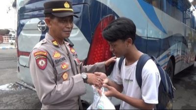 Bikin Haru! Santri Jogja Tersesat 5 Hari di Bondowoso, Berkat Polisi Akhirnya Kembali ke Pelukan Ayah