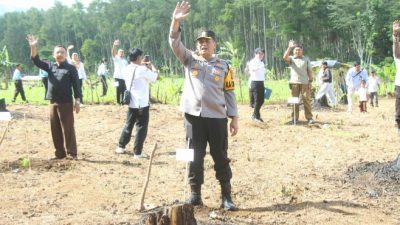 Sinergi Nyata Polri dan Pers di HPN, Kapolres Bondowoso Tanam 1.000 Pohon dan Bagikan Santunan
