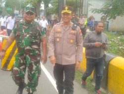 Danramil 01 Bondowoso Kawal Kunker Wagub Jatim Tinjau Jembatan Longsor di Kelurahan Nangkaan