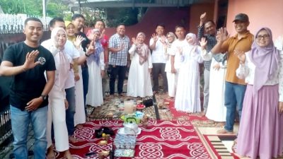 Suasana Kekeluargaan Mewarnai Halal Bihalal Kapolsek Taman Krocok bersama Anggota di Rumah Kanit Propam