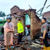 Angin Kencang Rusak 15 Rumah di Jambesari, Bersama Tim Gabungan Babinsa Sigap Bantu Warga