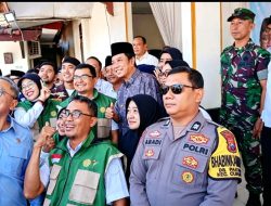 Kunjungan Kerja ke Bondowoso Menko Pangan Bagikan 350 Paket  Beras SPHP kepada Warga di Curahdami