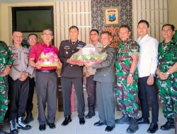 Sinergi Tanpa Batas! Lettu Cke Sukiman dan Camat Suhaji Beri Ucapan Langsung ke Kapolsek Kota di Momen Bhayangkara ke-80
