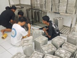 Karyawan SPPG Curahpoh Sterilisasi Ribuan Ompreng Pastikan Bebas Kuman Sebelum Program MBG Kembali Digelar