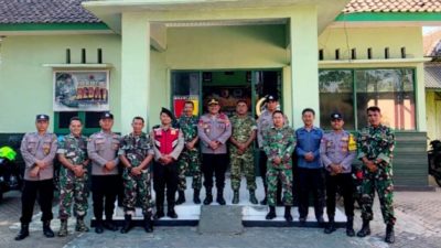 Perkuat Solidaritas dan Sinergitas, Kapolsek Taman Krocok dan Danposramil Jalin Silaturahmi Strategis