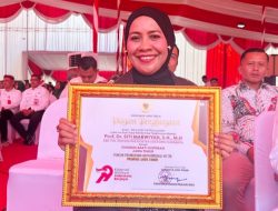 Rektor Unitomo Raih Penghargaan Gubernur Jatim, Direktur Kemdiktisaintek Ikut Beri Apresiasi