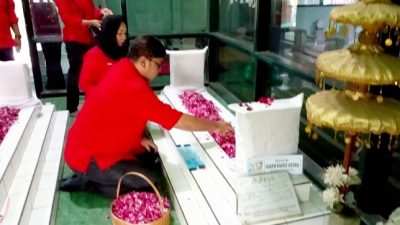 Doa dan Tabur Bunga di Makam Ki Ronggo, PDI Perjuangan Bondowoso Peringati HUT RI ke-81 dan Harjabo ke-207
