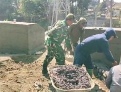 Babinsa dan Danramil 01 Bondowoso Kawal Ketat Pembangunan Jembatan Garuda Perintis di Kotakulon