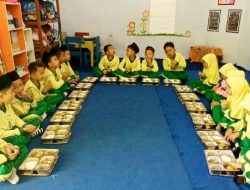 Seporsi Makanan Bergizi, Seribu Semangat Belajar” Siswa TK ABA Bondowoso Makin Ceria Usai Terima MBG dari SPPG Blindungan