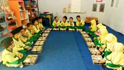 Seporsi Makanan Bergizi, Seribu Semangat Belajar” Siswa TK ABA Bondowoso Makin Ceria Usai Terima MBG dari SPPG Blindungan