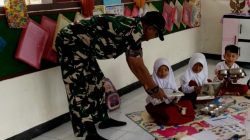 Dukung Generasi Sehat, Babinsa Penambangan Kawal Program Makan Bergizi Gratis Dari SPPG Curahpoh