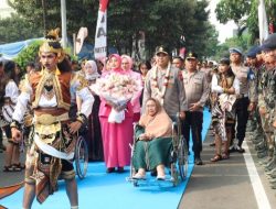 Pedang Pora, Jaranan, hingga Sungkem ke Ibu: Irjen Pol Dekananto Resmi Jabat Kapolda Jatim