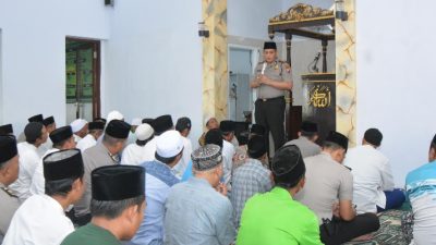 Kapolres Bondowoso Jumat Keliling ke Tegalampel, Ajak Warga Waspada Narkoba hingga Manfaatkan Call Center 110